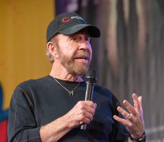 Iedereen kent Chuck Norris als actieheld, maar zelf zei hij: ‘Echte mannen leven voor Christus’.