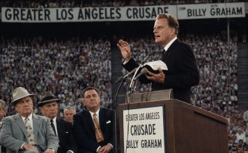 hij wilde met 9 gangsters Billy Graham vermoorden maar God greep in